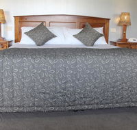 The Saltbush Motor Inn - Holiday Sunshine Coast