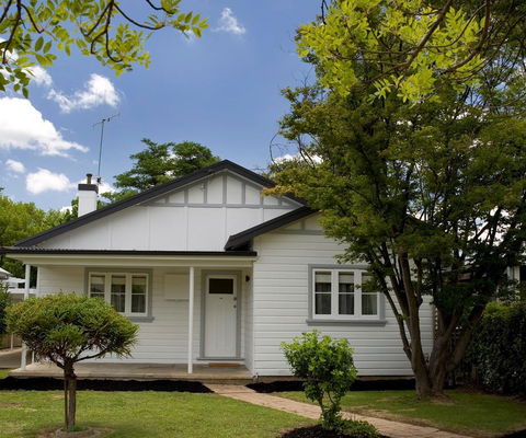 The Sampson - Orange - Holiday Sunshine Coast 0