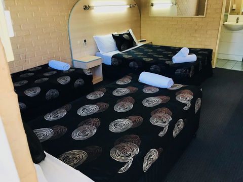The Shamrock Hotel - Sunshine Coast Tourism 3