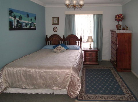 The Spanish Retreat And BnB - 24 Hrs - Sunshine Coast Tourism 1