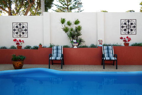 The Spanish Retreat And BnB - 24 Hrs - Sunshine Coast Tourism 3