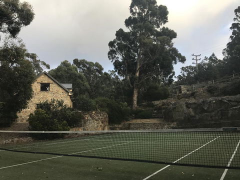 The Stone Cottage (with Tennis Court) - Holiday Sunshine Coast 3