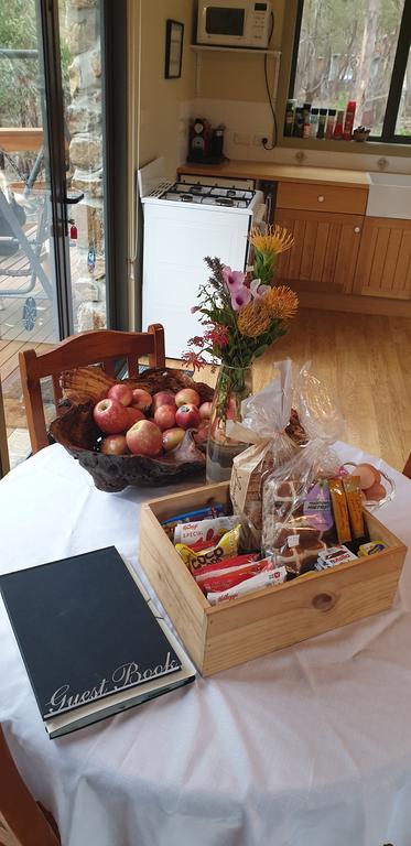 The Stone Cottage (with Tennis Court) - Holiday Sunshine Coast 1