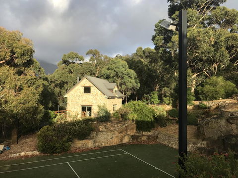 The Stone Cottage (with Tennis Court) - Holiday Sunshine Coast 2