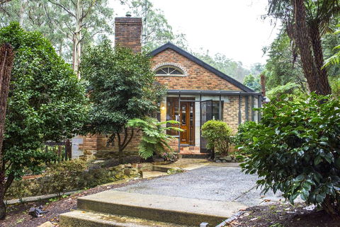 The Stone On The Hill - 3 Bedroom House - Sunshine Coast Tourism 1