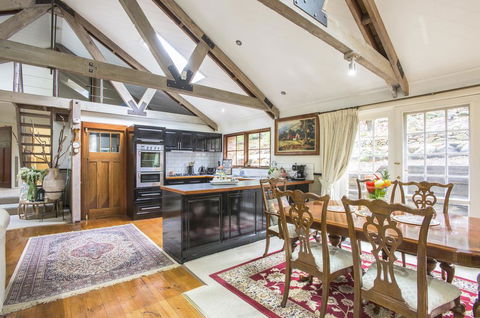 The Stone On The Hill - 3 Bedroom House - Sunshine Coast Tourism 2