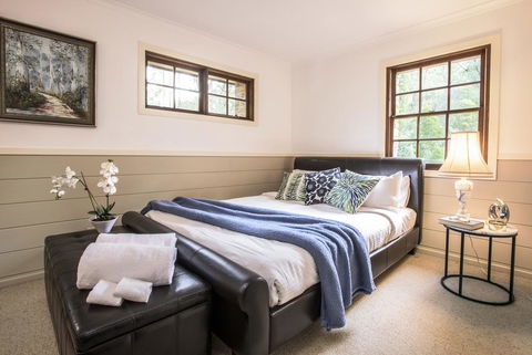 The Stone On The Hill - 3 Bedroom House - Sunshine Coast Tourism 3