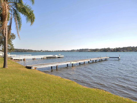 The Studio On The Lake @ Fishing Point, Lake Macquarie - Honestly Put The Line In And Catch Fish - Sunshine Coast Tourism 0