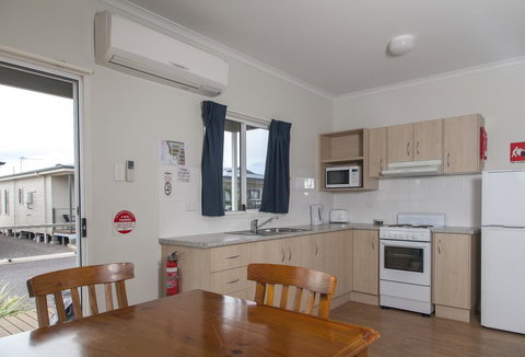 The Sundowner Cabin & Tourist Park - Sunshine Coast Tourism 1