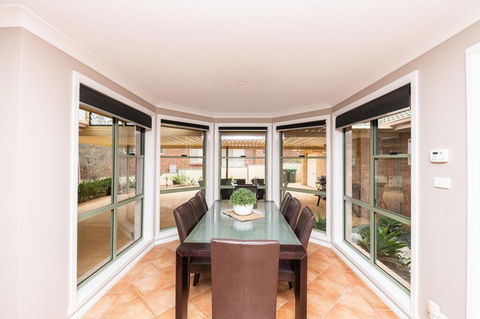 The Tinnock Entertainer Large & Comfy + Wifi - Holiday Sunshine Coast 0