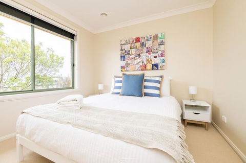 The Tinnock Entertainer Large & Comfy + Wifi - Holiday Sunshine Coast 2