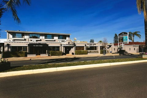 The Town House Motor Inn - Holiday Sunshine Coast 1