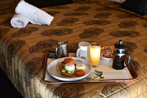 The Town House Motor Inn - Holiday Sunshine Coast 2