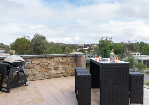 The Turnberry - Holiday Sunshine Coast 1