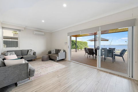 The View - Holiday Sunshine Coast 3