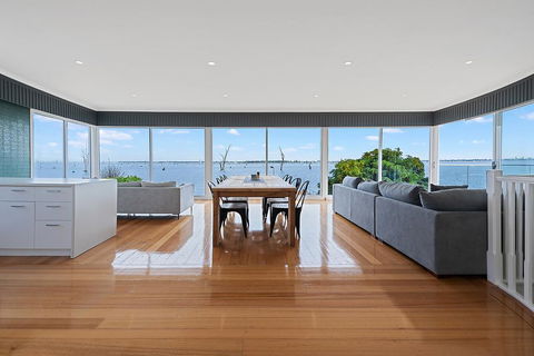 The View - Holiday Sunshine Coast 0