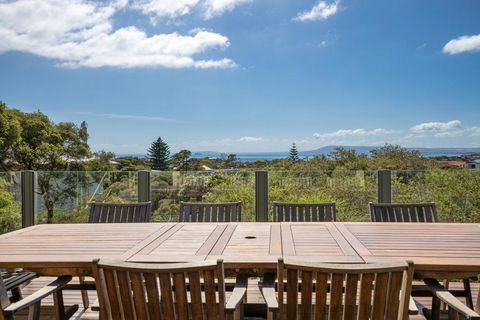 The Views: Entertainers' Deck And Bay Views - Holiday Sunshine Coast 1