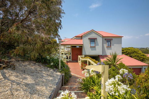 The Views: Entertainers' Deck And Bay Views - Holiday Sunshine Coast 2