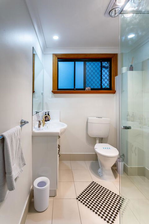 The Village B&B - Holiday Sunshine Coast 3