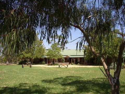 The Vineyard Motel - Sunshine Coast Tourism 0