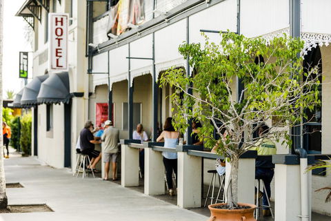 The Waterloo Bay Hotel - Sunshine Coast Tourism 1