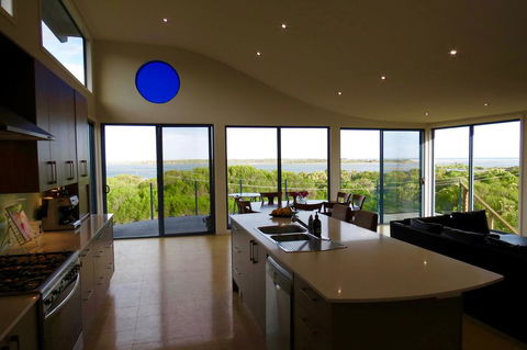 The Wave Oasis SC B&B - Holiday Sunshine Coast 2