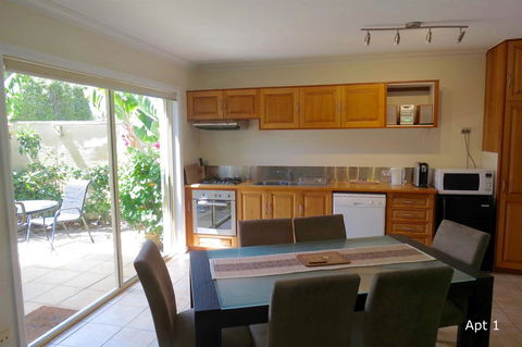 The Wave Oasis SC B&B - Holiday Sunshine Coast 1