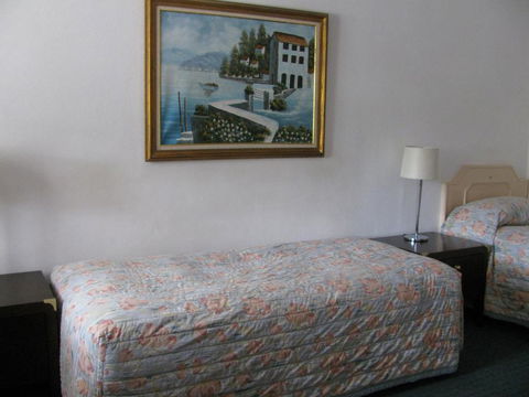 The Wayfarer Motel - Sunshine Coast Tourism 3