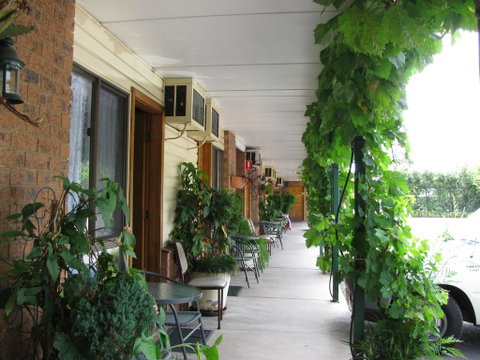 The Wayfarer Motel - Sunshine Coast Tourism 0