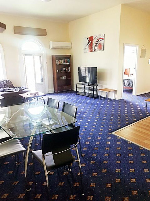 The Wharf Hotel - Sunshine Coast Tourism 3