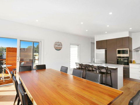 The Wharf House - Budgewoi - Holiday Sunshine Coast 0