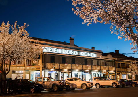 The Woolpack Hotel - Holiday Sunshine Coast 0