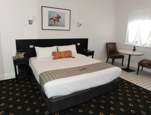 The Yarrawonga Hotel - Holiday Sunshine Coast 0