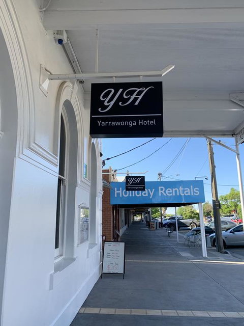 The Yarrawonga Hotel - Holiday Sunshine Coast 2