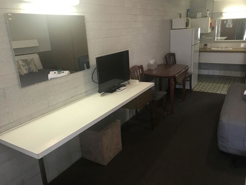 Thomas Lodge Motel - Holiday Sunshine Coast 2