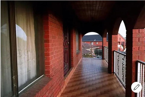 Thomastown Antique House Room 1 - Holiday Sunshine Coast 2