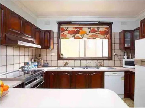 Thomastown Antique House Room 1 - Holiday Sunshine Coast 1