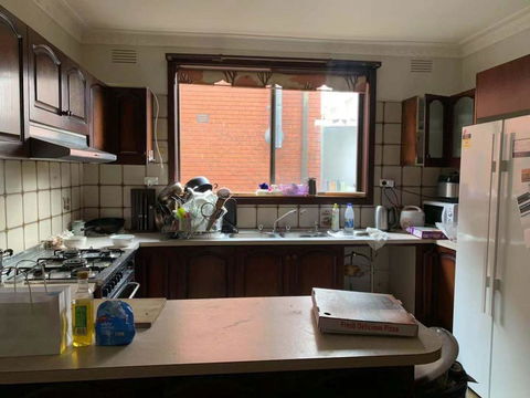 Thomastown Antique House Room 5 - Sunshine Coast Tourism 1