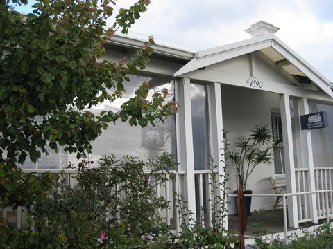 Three Chimneys Bed And Breakfast Boutique Guest House - Sunshine Coast Tourism 0