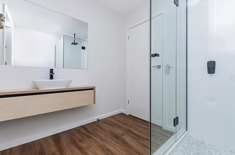 Thunder Point Cottage - Sunshine Coast Tourism 3