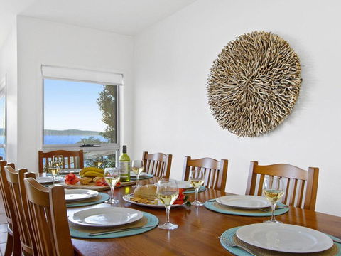 Tilbury Breeze - Ocean Views, Comfort And Style - Sunshine Coast Tourism 2