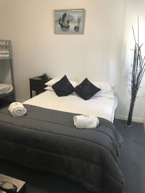 Tin Can Bay Budget Accommodation - Sunshine Coast Tourism 0