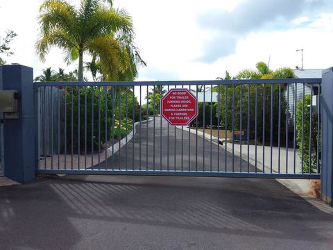 Tin Can Bay Marina Villas - Sunshine Coast Tourism 3