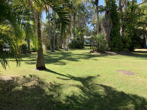 Tin Can Bay Motel - Sunshine Coast Tourism 3