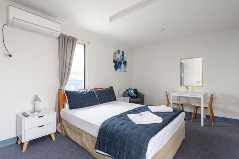 Tin Can Bay's Sleepy Lagoon Motel - Sunshine Coast Tourism 2