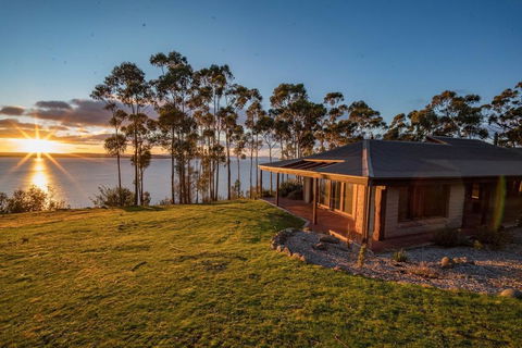 Tinderbox Cliff House - Sunshine Coast Tourism 0