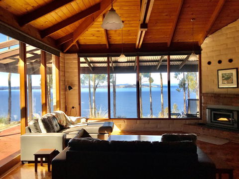 Tinderbox Cliff House - Sunshine Coast Tourism 1