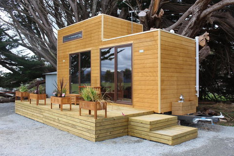 Tiny Cradle At The Good Place - Sunshine Coast Tourism 2