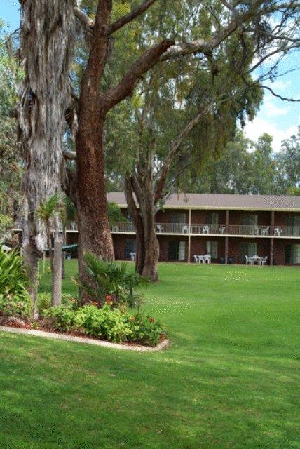 Tocumwal Golf Resort - Sunshine Coast Tourism 3