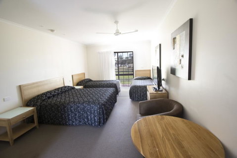 Tocumwal Golf Resort - Sunshine Coast Tourism 2